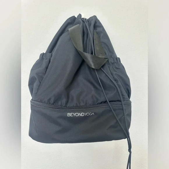 Beyond Yoga Gym Bag New Drawstring Black Convertible Bag - Picture 1 of 8